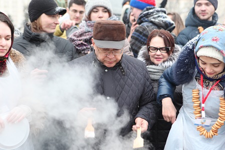 Песни, пляски и блины от ректора